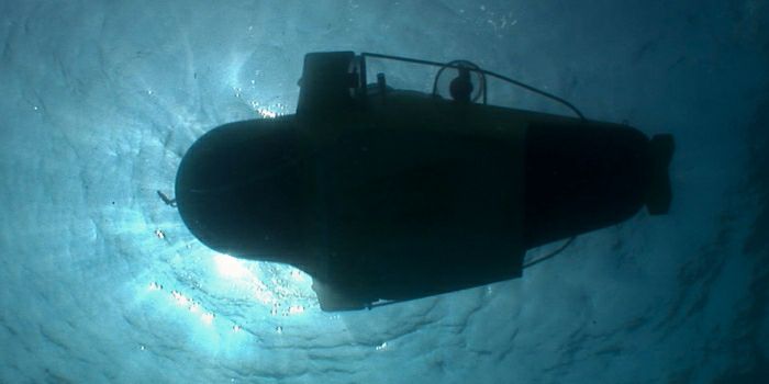 Fully qualified dive instructor and submarine pilot with expert commentary.